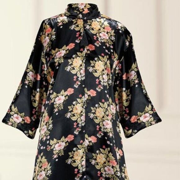 the Paragon Vintage Floral Black Mumu Robe - Picture 3 of 10